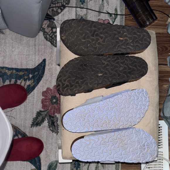 UGG White Leather Boots with Black Soles - Picture 12 of 13